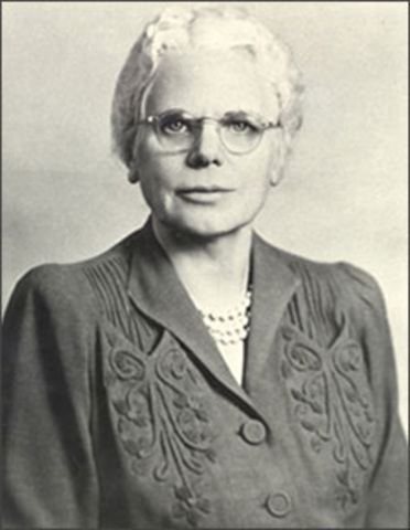 Marion Bills es elegida como la primera mujer presidente de la División 14