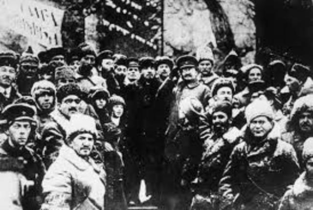 Octubre 8, 1917: Insurrección contra Kerensky.