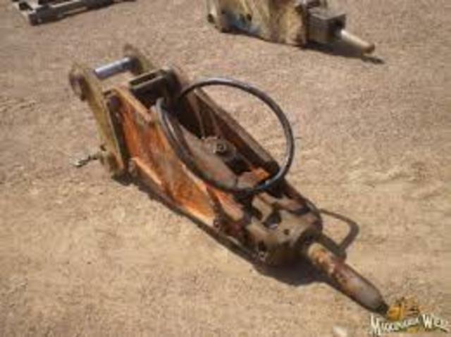 El martillo hidráulico.