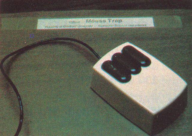 El mouse y Steve Jobs (Cuando tenía 24 años,  Jobs hizo una visita con algunos miembros de Apple al laboratorio de investgación y desarrollo de Xerox en Sillicon Valley: el Xerox Parc.)