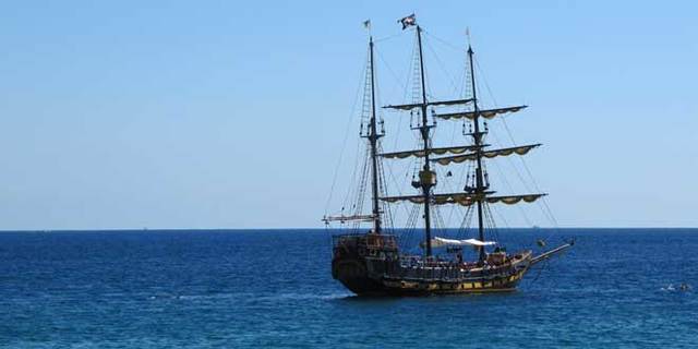 A SHIP COMES TO THE ISLAND