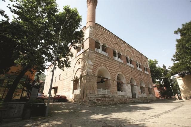 Bursa is conquered and becomes the capital