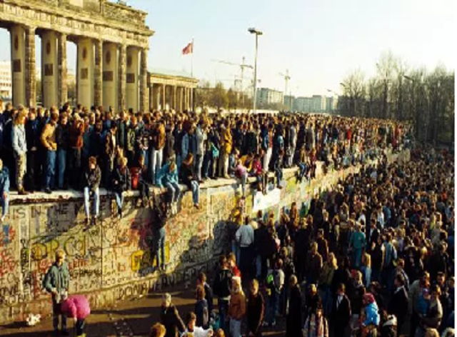 Apertura del muro de Berlín, con este echo da inicio del fin de la guerra fría
