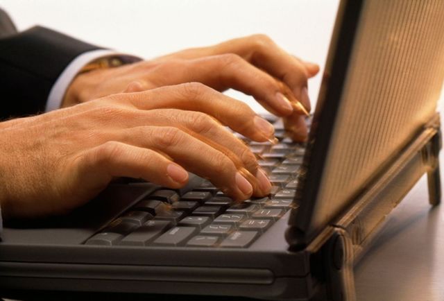 La práctica del comercio electrónico comenzó a principios de 1970.