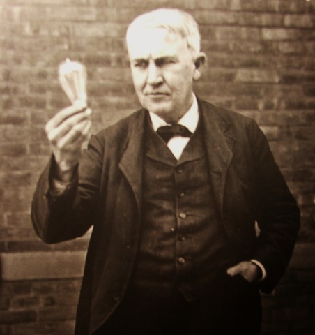 La lampara electrica incandesente de Edison.