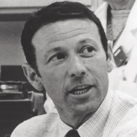 Paul Berg, comprobó que era el tRNA al año siguiente: un RNA que «transfería» el aminoácido correcto, y de ahí el nombre de RNA de transferencia);  propuso el dogma central de la Biología Molecular: