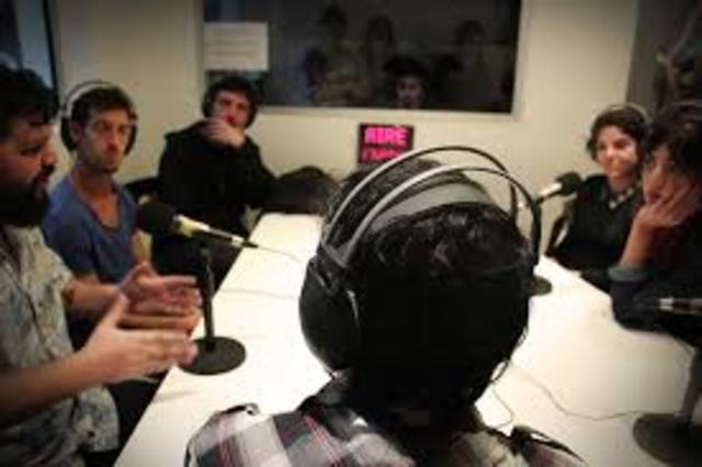 Se inicia en España una experiencia por radio.