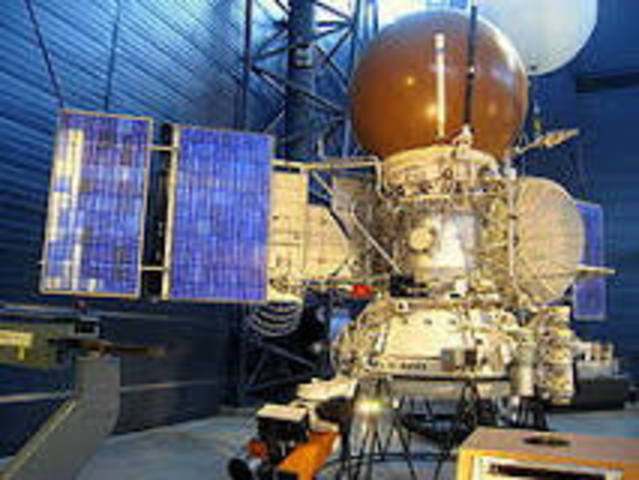 Primera estación de globo desplegada en la atmósfera de otro planeta (Vega 1)