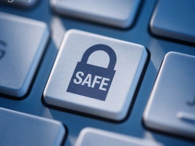 Primera Ley de Protección De Los Datos Personales