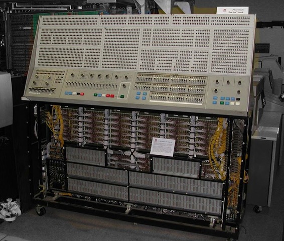 COMPUTADORA IBM 360 (1965)