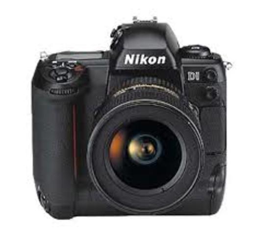 Nixon lanza su cámara réflex Nikon D1