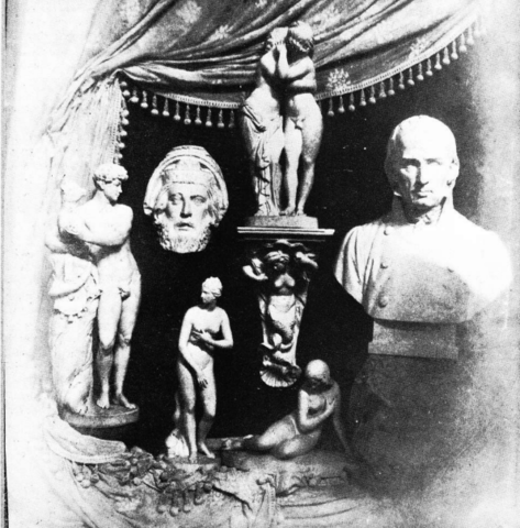 Hippolyte Bayard, Bodegón, ca. 1839. Positivo directo sobre papel, Société Francaise de Photographie, París