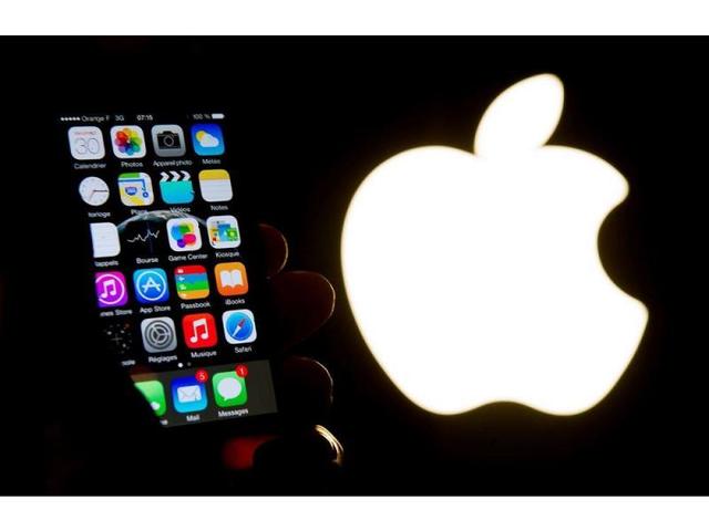 Apple lanza el iPhone,
