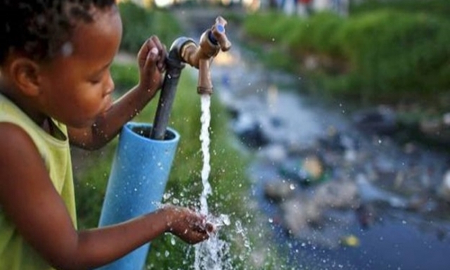 Acceso a agua potable y saneamiento