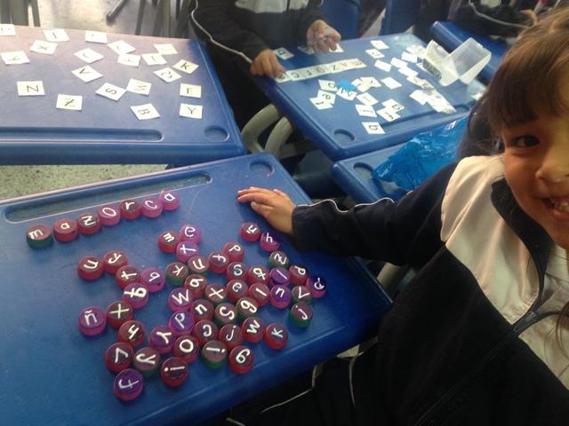 Tapita a tapita armo una palabrita.