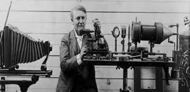 Thomas Alva Edison inventa el fonografo