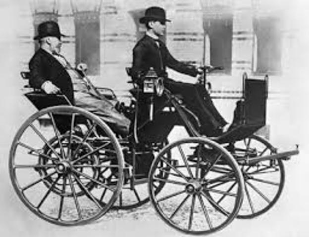 Gottlieb Daimler construye el primer automóvil