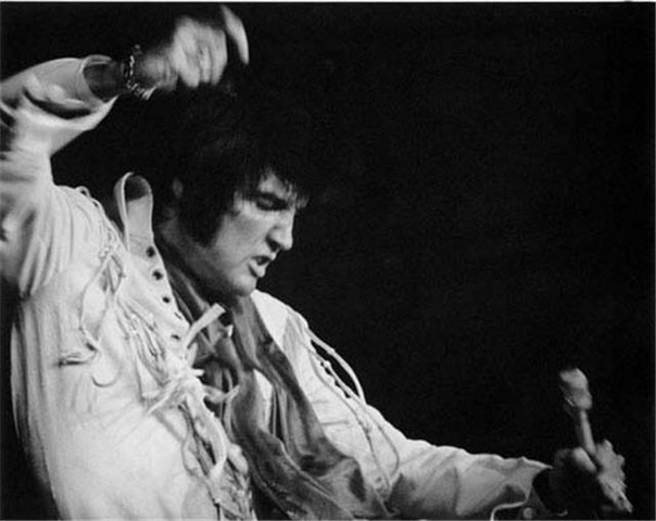 Elvis Presley recorded a 10 minute demo in Nashville.