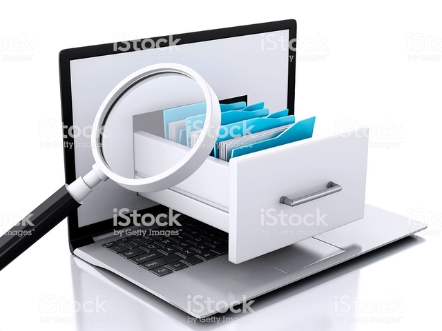 Aparesen las primeras relaciones comerciales que utilizaban una computadora para transmitir datos.