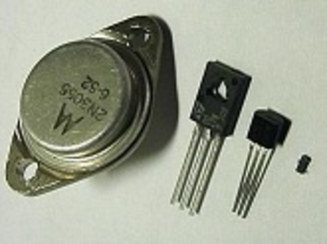 Científicos de los laboratorios Bell inventan el transistor