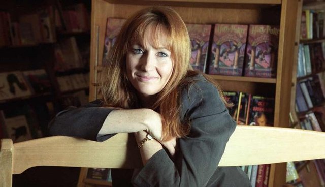 Sale el primer libro de la saga Harry Potter