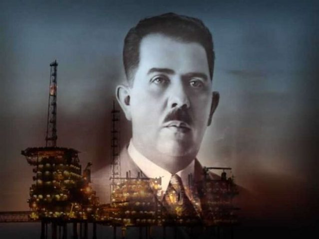 Lazaro Cárdenas expropia el petróleo