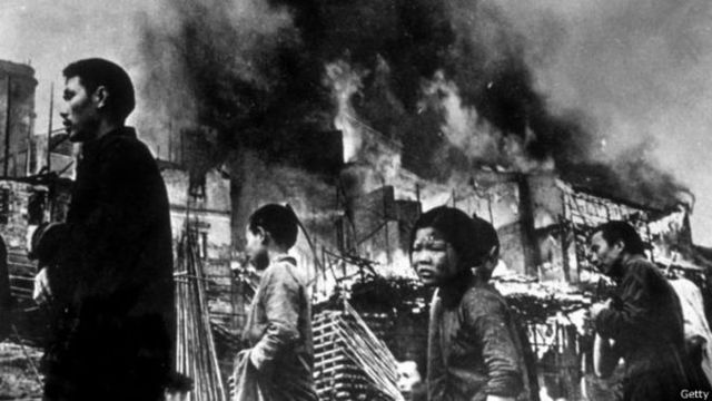 El imperio de japon pretendia expandir sus dominios en Asia, ataco a los estados unidos y a las pretensiones europeas en el océano pacifico