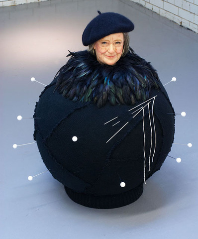 Regreso a la exposición de obras.