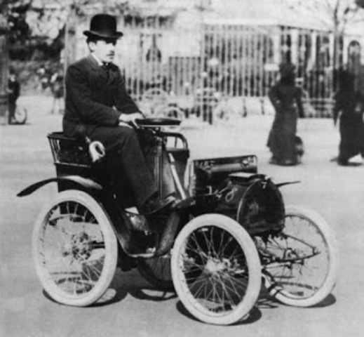 Louis Renault construye su primer vehículo