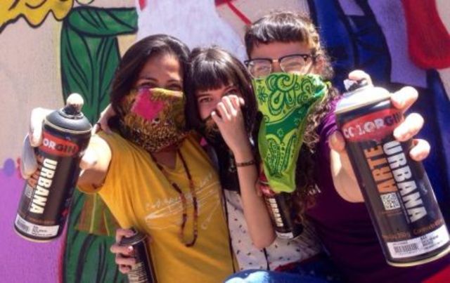 Início do coletivo de grafiteiras Risofloras