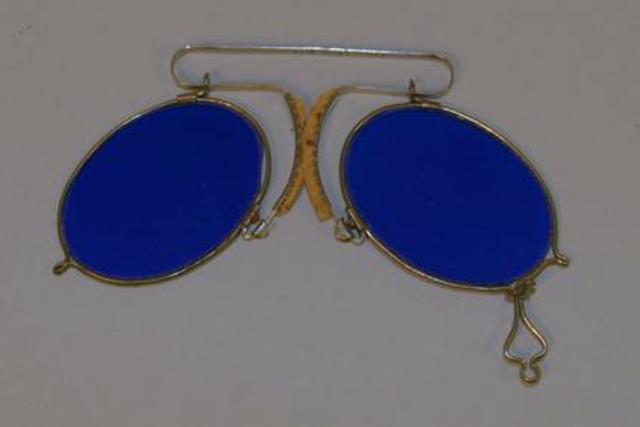 The pince-nez