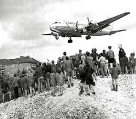 La URSS bloquea a Berlín occidental