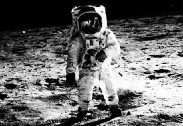 transmisión de la llegada del hombre a la luna.