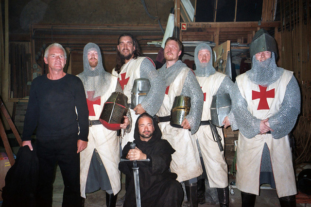 Templeriderne blive anholdt i Parris.