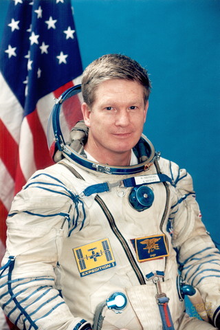 Des hommes dans l'ISS