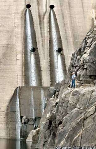 San Francisco Mayor James Phelan first proposes damming the Hetch Hetchy Valley to create a reservoir for San Francisco.