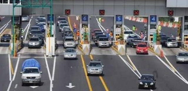 Inauguración del primer servicio de carretera de cuota en el país.