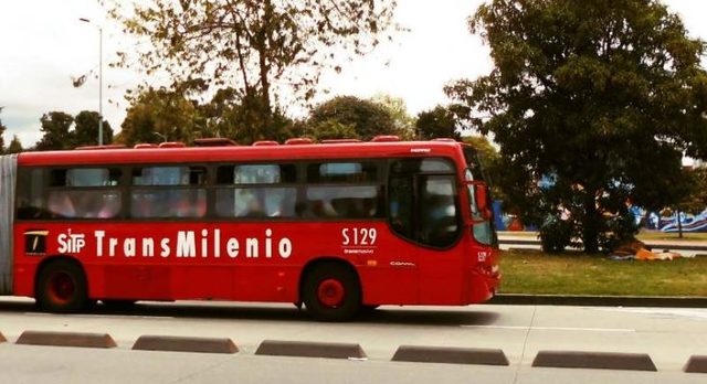 Empieza a funcionar transmilenio / vivo con mi mamá