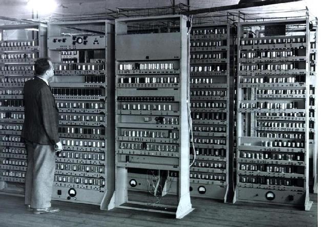 ENIAC (Electronical Numerical Integral and Calculator)