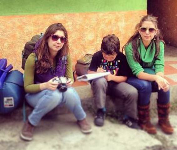 Juan Manuel Santos es Presidente /  Viajamos al pueblo de porqueria.