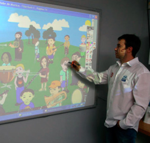 Lousa interativa: aula multimídia