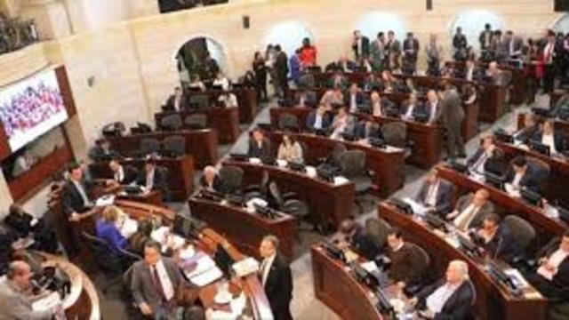 APROBACIÓN LEY DE JUSTICIA Y PAZ