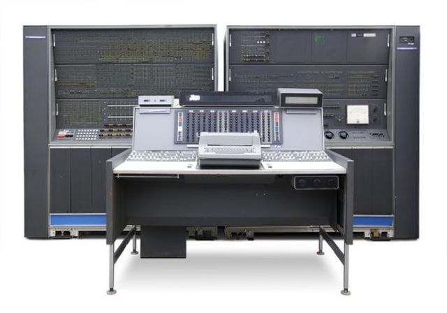 IBM 7030 STRECH. Modelo de la compañía IBM