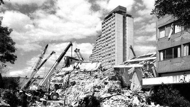 Sismo daña escuelas.