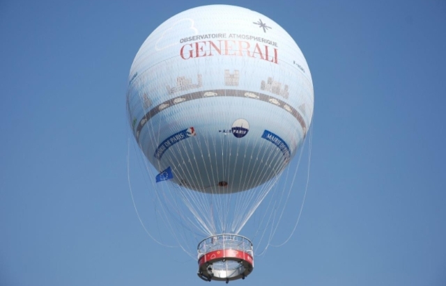 Primer vuelo de un balón en Versalles.
