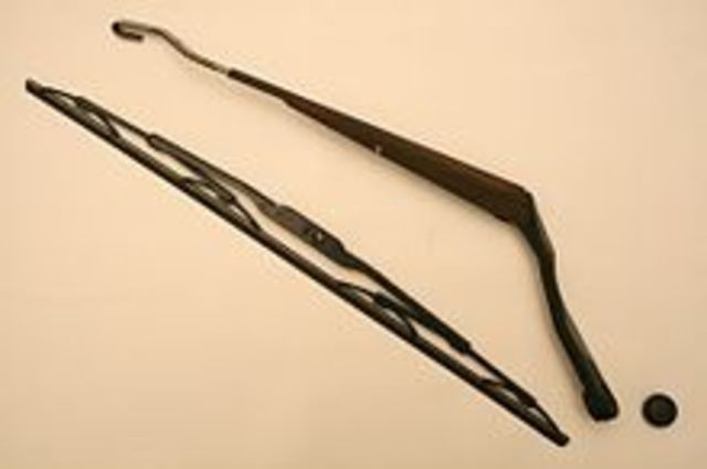 First windscreen wipers