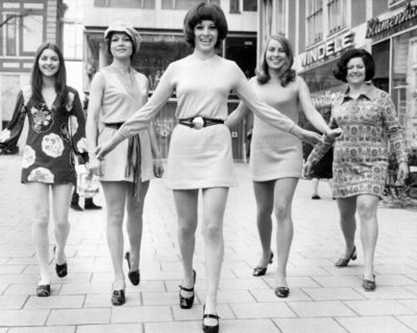 O surgimento da mini saia