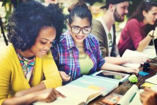 Estudio Normalista Superior.