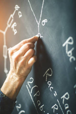 Se comienza a utilizar el tablero y las tizas