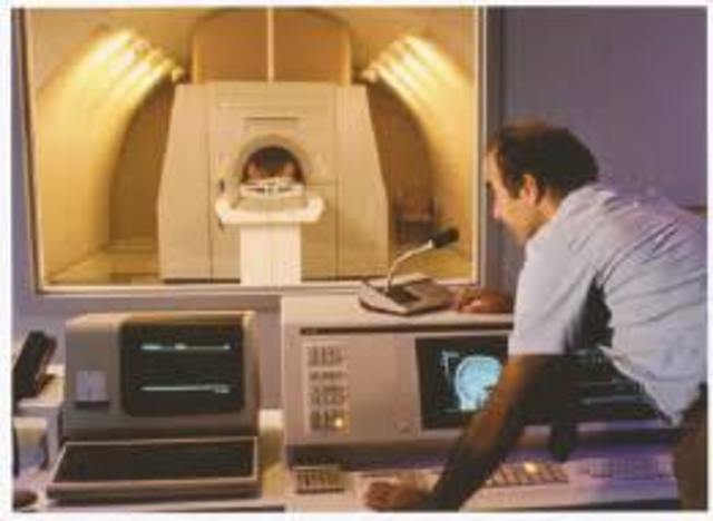 Se introduce la resonancia magnética nuclear (MNR) para diagnóstico médico